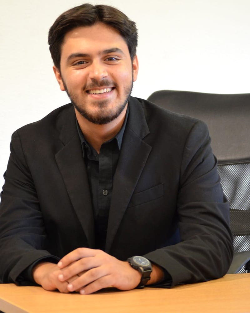 Portrait of Baptiste Giappesi, web designer in Mouans-Sartoux